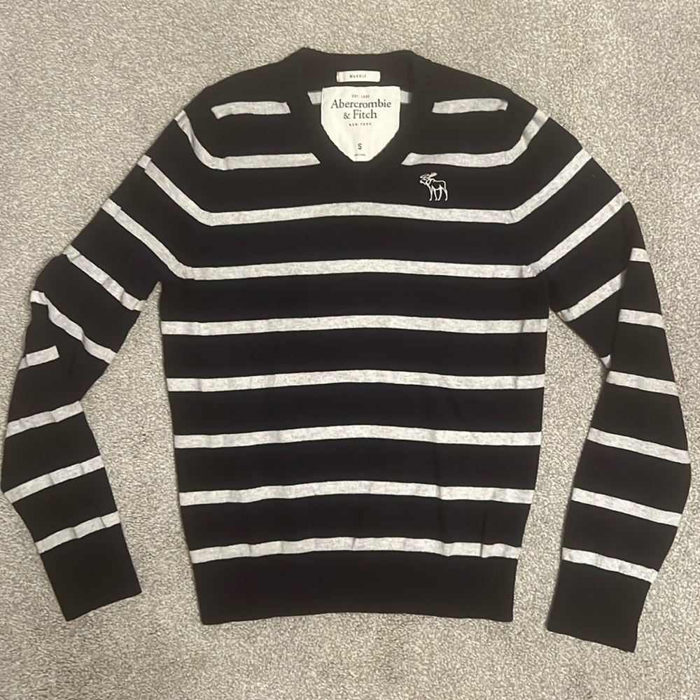 Abercrombie & Fitch Striped Muscle V-neck sweater size small 🖤🫎🤍